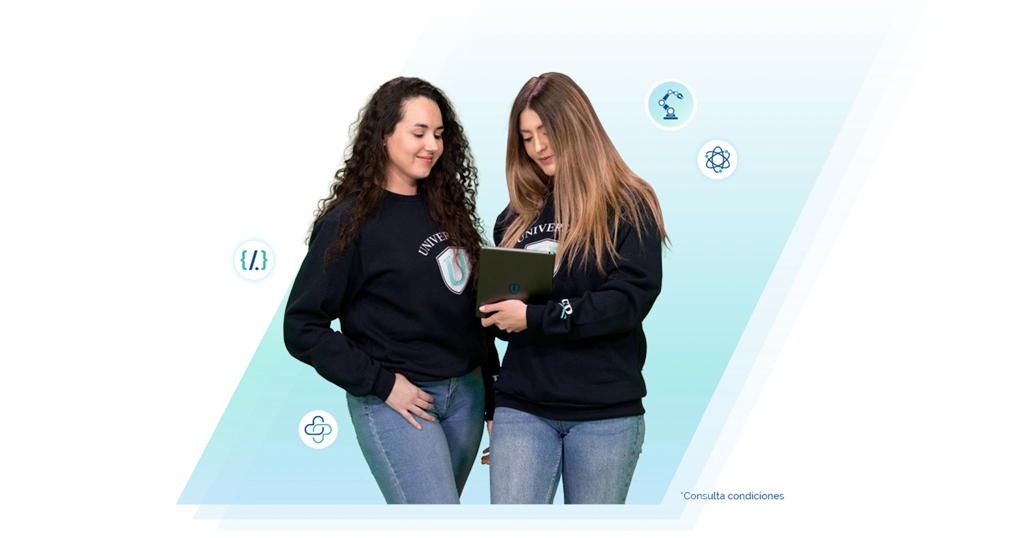 Dos chicas con sudaderas de UNIVERSAE miran en una tablet la oferta formativa de UNIVERSAE