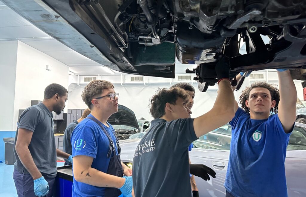 taller de automoción de Universae