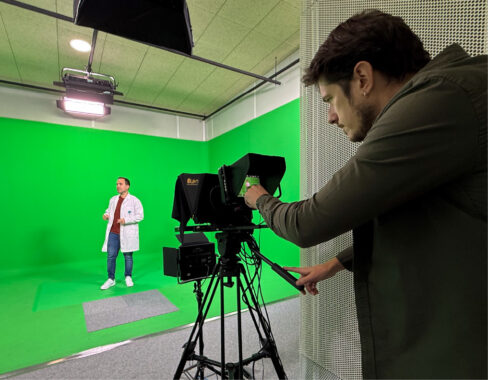 ¿Qué estudiar para trabajar en Cine y Televisión? Guía de Carreras y FP