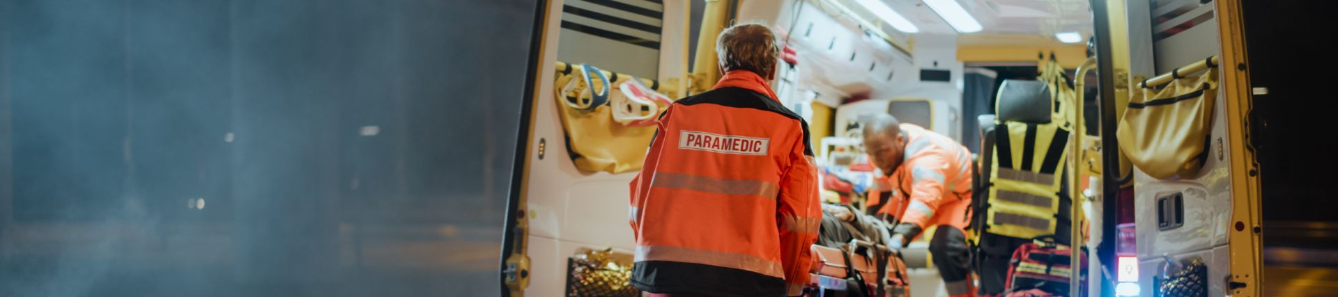 ¿Qué hace un técnico en emergencias sanitarias? Funciones y realidad en 2026