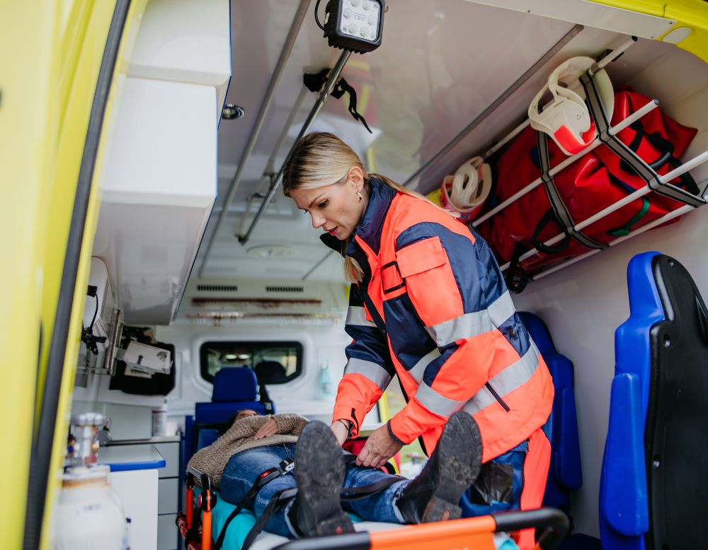 Qué hace un técnico en emergencias sanitarias