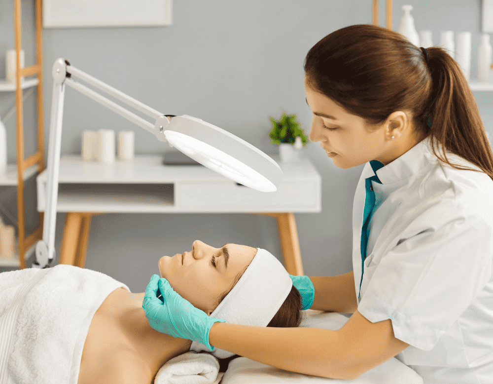Salidas del Grado Superior de Estética: ¿de qué trabaja un Técnico en Estética Integral y Bienestar?