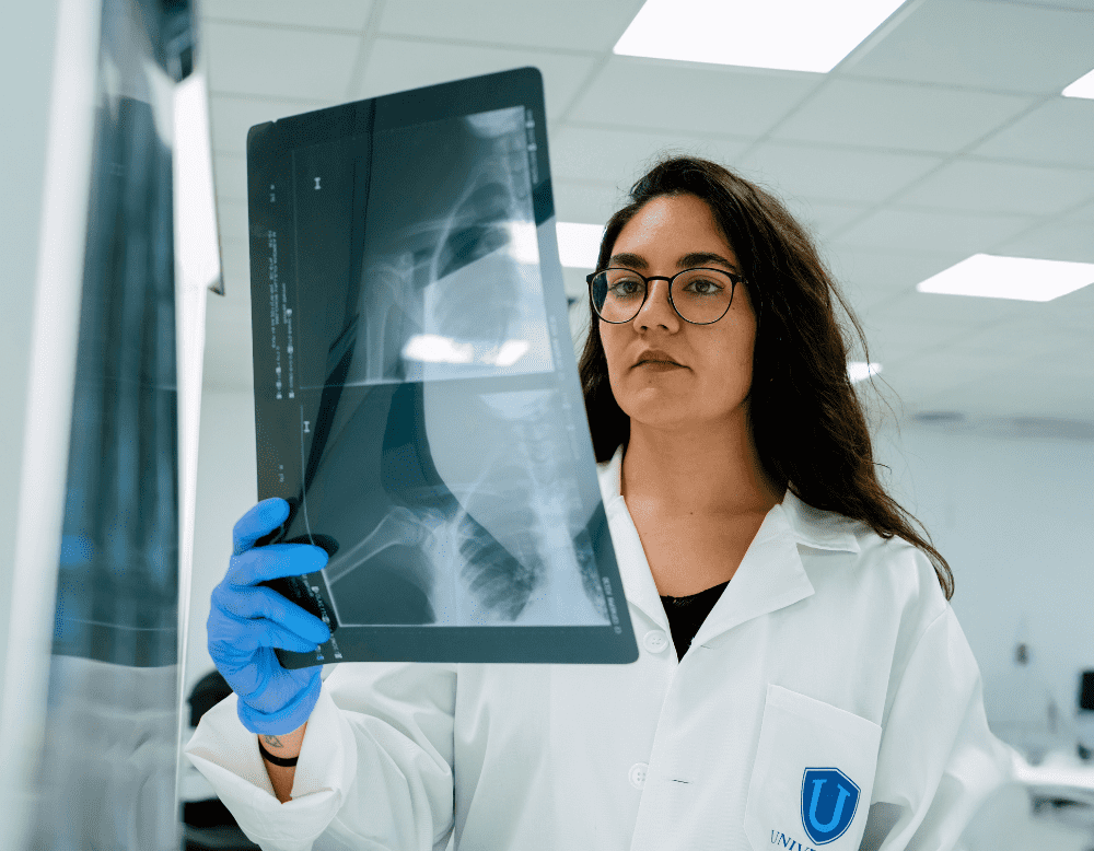 Qué es y qué hace un Técnico en Imagen para el Diagnóstico y Medicina Nuclear (TSID)