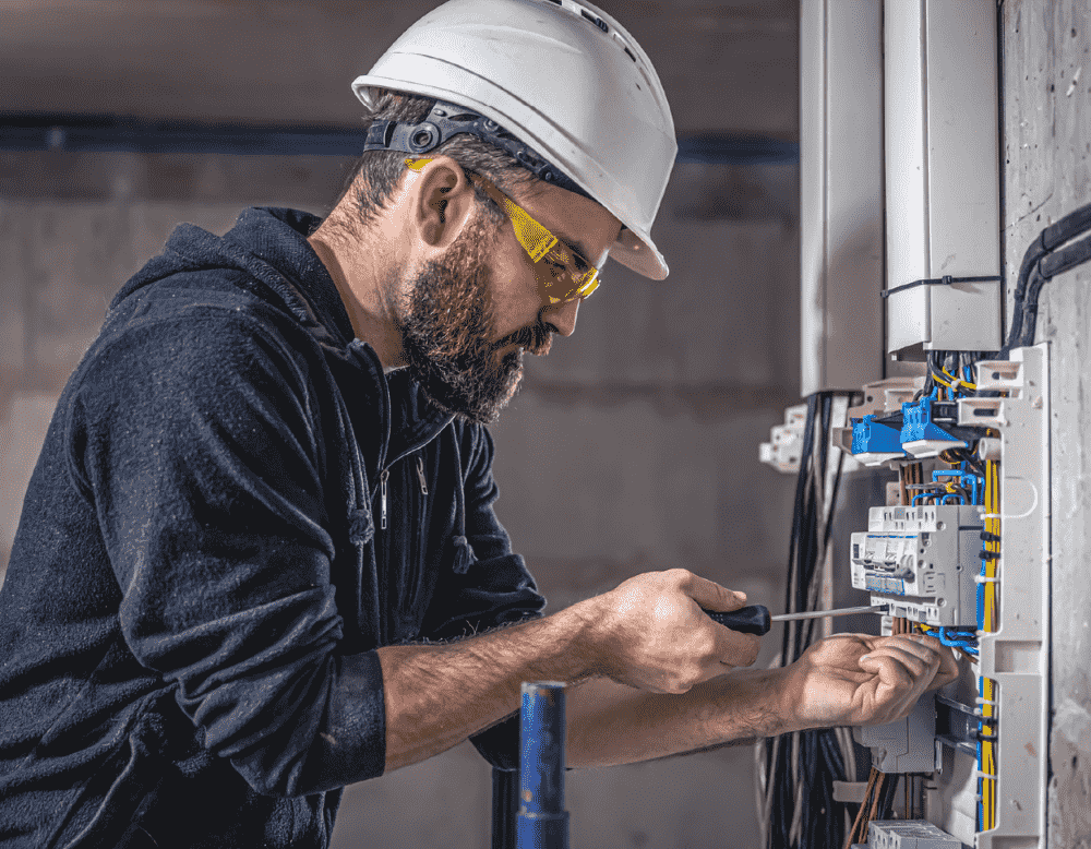 ¿Cuáles son las funciones de un instalador eléctrico o electricista?