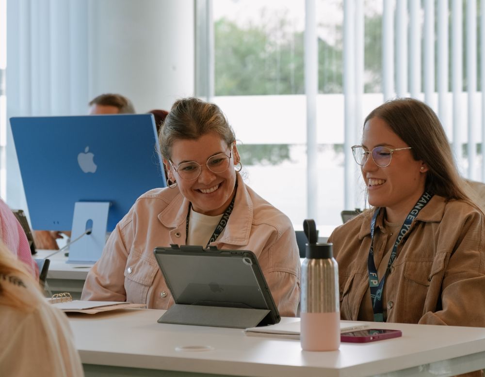 UNIVERSAE se incorpora a la comunidad Apple Authorized Training Center for Education (AATCe)